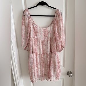 Light pink and white dress with pockets, quarter length sleeves. Worn 2x